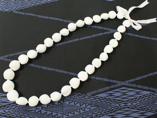 Hawaiian Kukui Nut Lei Necklace (White 32 Nuts, 32) : Amazon.ca: Tools &  Home Improvement